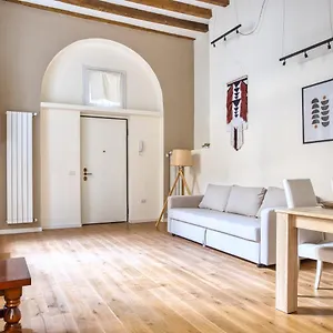 https://urban-stylish-loft-self-check-in.it-lombardy.com